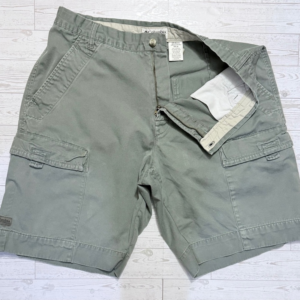 Columbia Cargo Shorts, Green Outdoor Utility Hiking — Size 36 - Picture 3 of 6